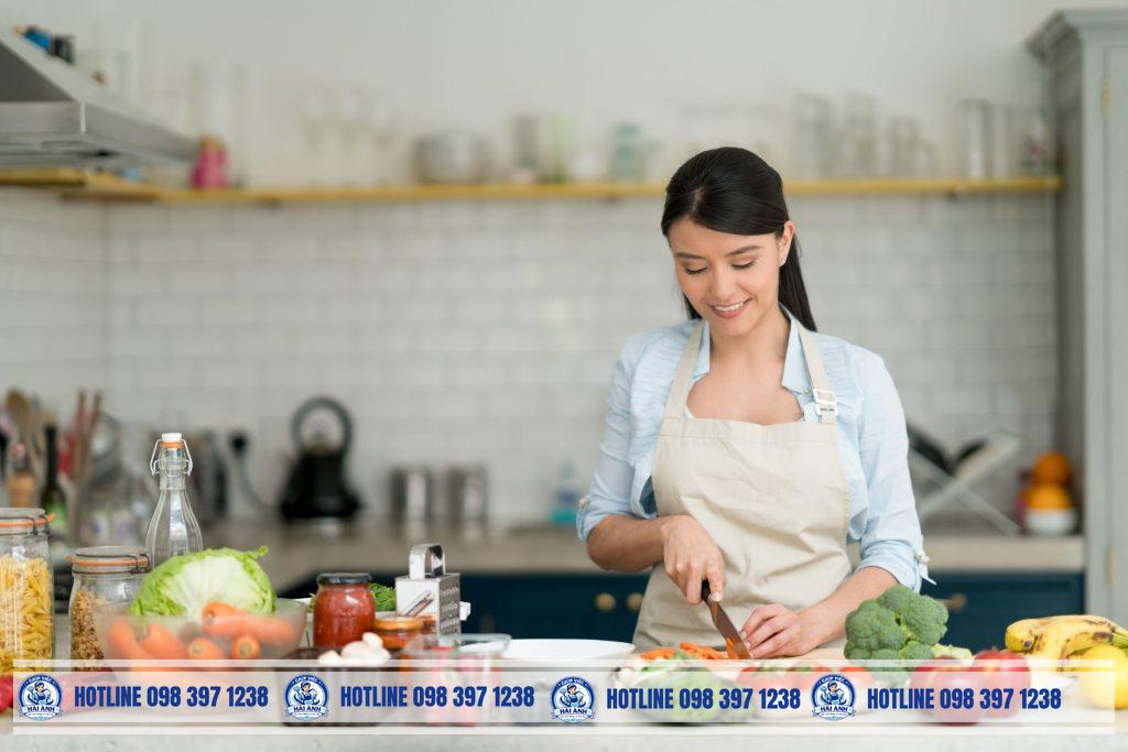 Thuê người nấu ăn gia đình: cách trao đổi khẩu vị, lập thực đơn tuần, thống nhất ngân sách đi chợ với người nấu. Gọi Hải Anh 0983 971 238 để được tư vấn.